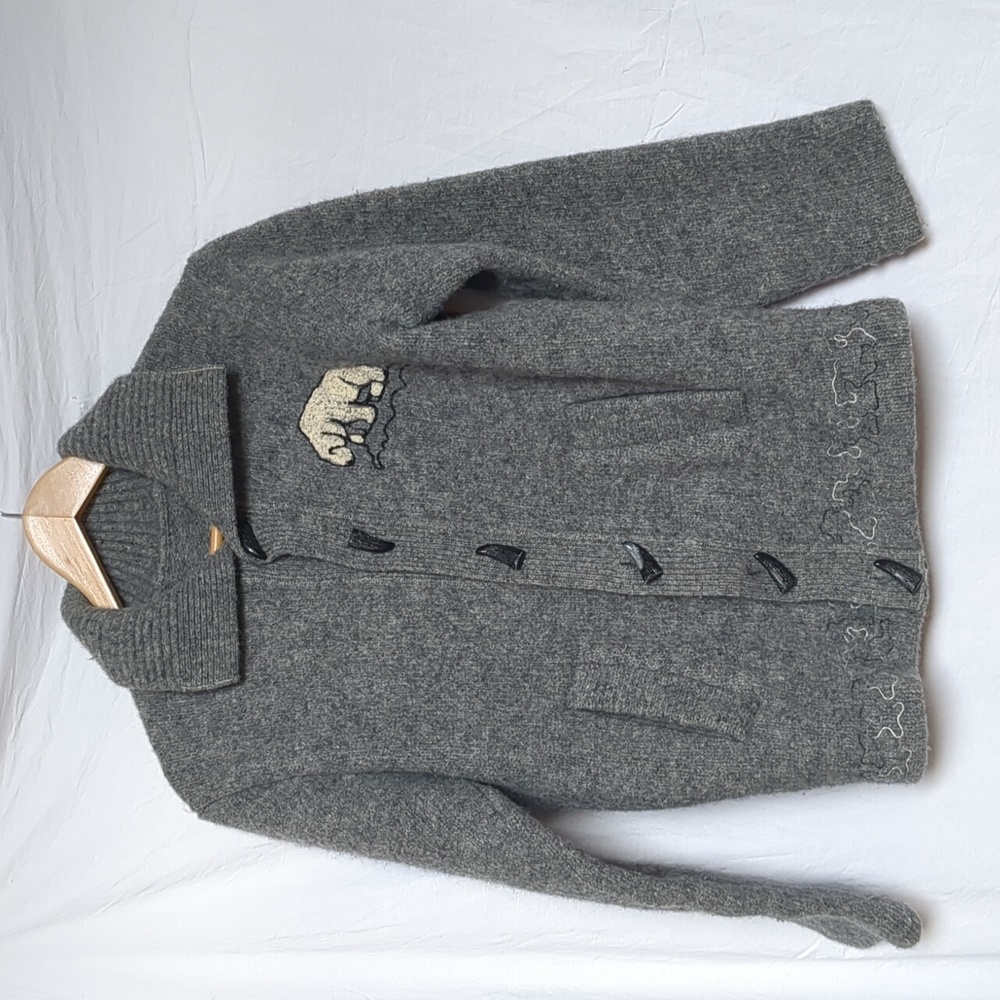 Inuit jacket sweater wool grey with embroidery of igloo polar bear and p…